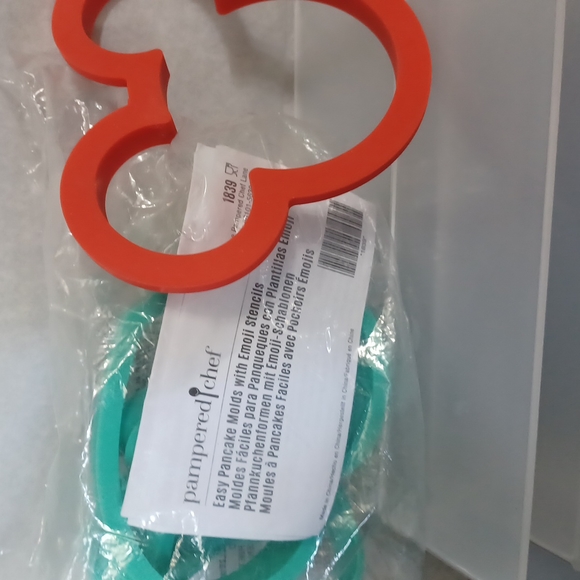 Pampered Chef emoji pancake silicone mold with emoji Stencil and Mickey Mouse - Picture 1 of 6